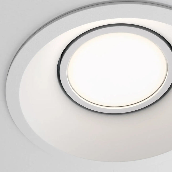 Spot encastrable dot rond avec diffuseur blanc moderne et bordure chrome poli pour éclairage plafond contemporain
