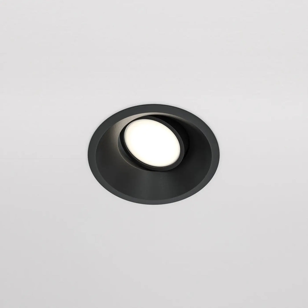 Spot encastrable dot rond avec lumière blanche éclatante au centre et design ovale noir moderne pour plafond