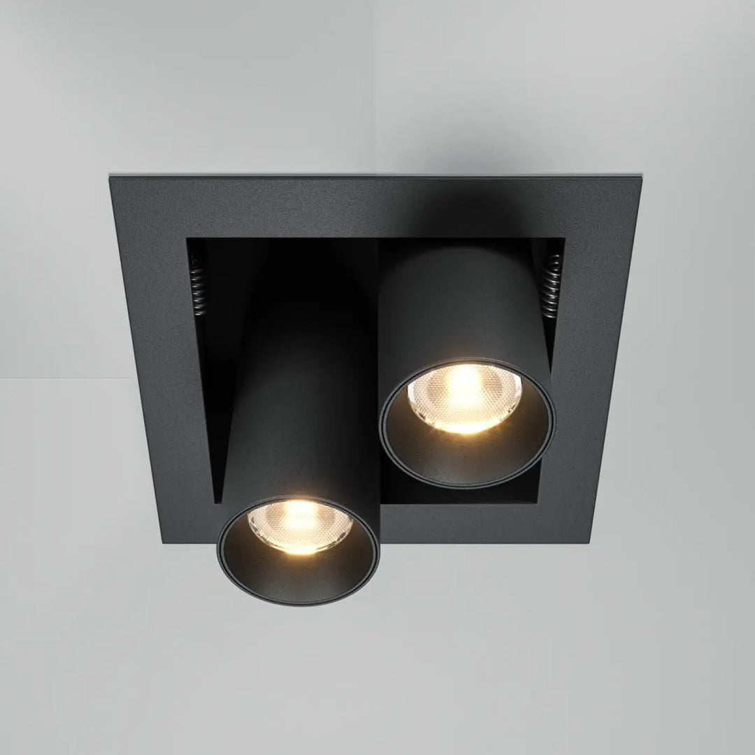 Spot magnum spot encastrable double noir avec deux spots cylindriques inclinés diffusant une lumière chaude
