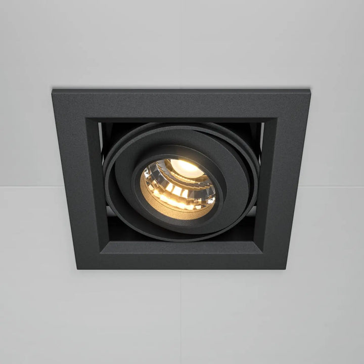 Spot metal modern led carré est un spot encastré carré en métal avec une ampoule led chaude et anneaux concentriques