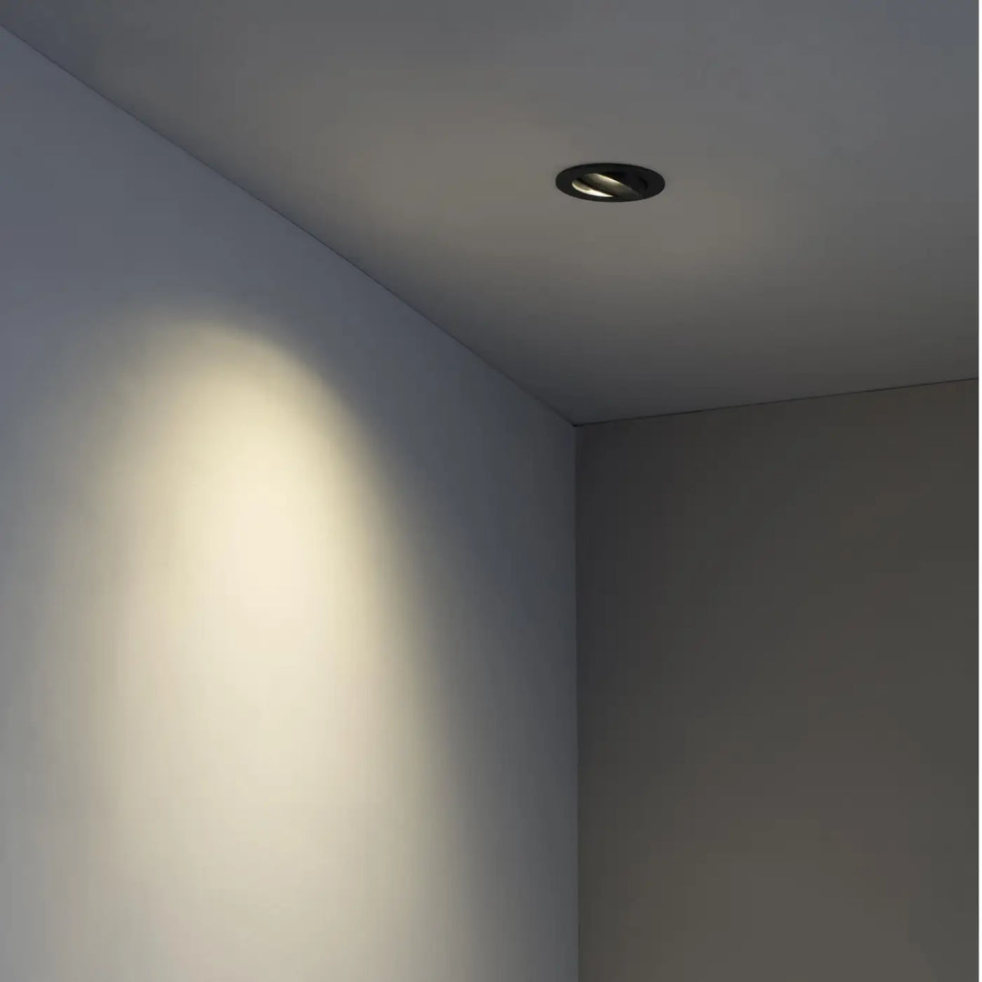 Spot encastrable Argon noir de Faro Barcelona en situation