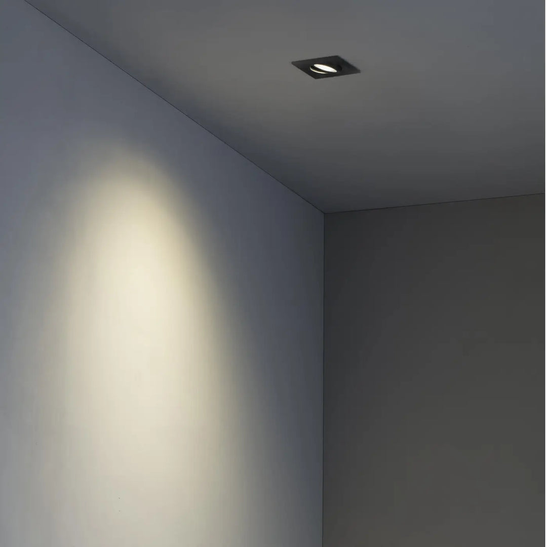 Spot encastrable Radon SQ noir de Faro Barcelona en situation