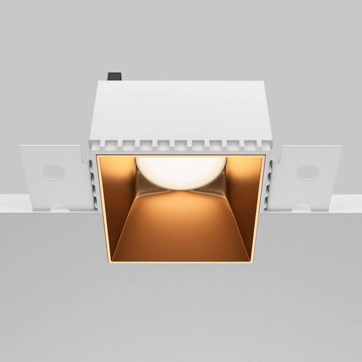 Spot carré lumière encastrée carrée blanche avec finition dorée en cuivre chaud pour une touche précieuse en acier doré