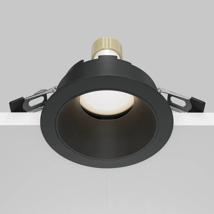 Spot encastré avec enjoliveur noir mat et culot gu10 avec supports de fixation ajustables