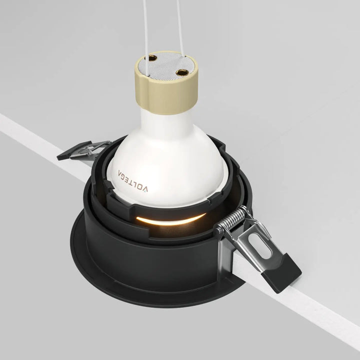 Spot encastré blanc et beige avec enjoliveur noir et culot gu10 pour installation en plafond