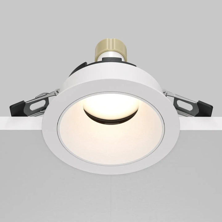 Spot encastré share avec enjoliveur noir mat et supports de montage réglables pour culot gu10