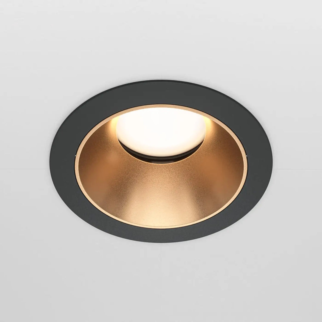 Spot encastré noir et or avec enjoliveur noir moderne et culot gu10 pour éclairage intérieur design