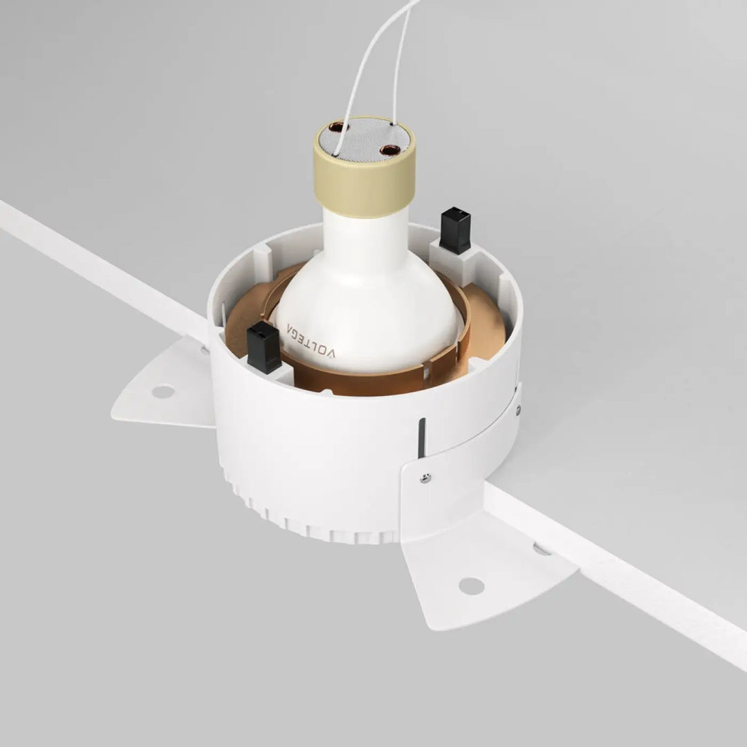 Logement moteur de ventilateur de plafond blanc et or avec design moderne pour le spot encastré share rond