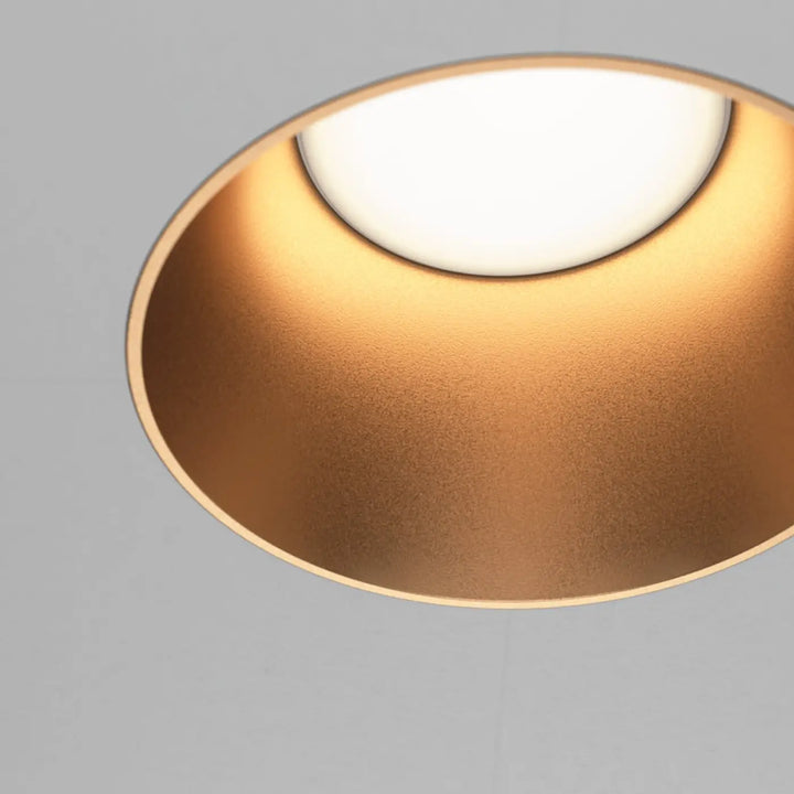 Spot encastré share rond en métal doré mat avec ampoule led blanche douce pour éclairage élégant et moderne