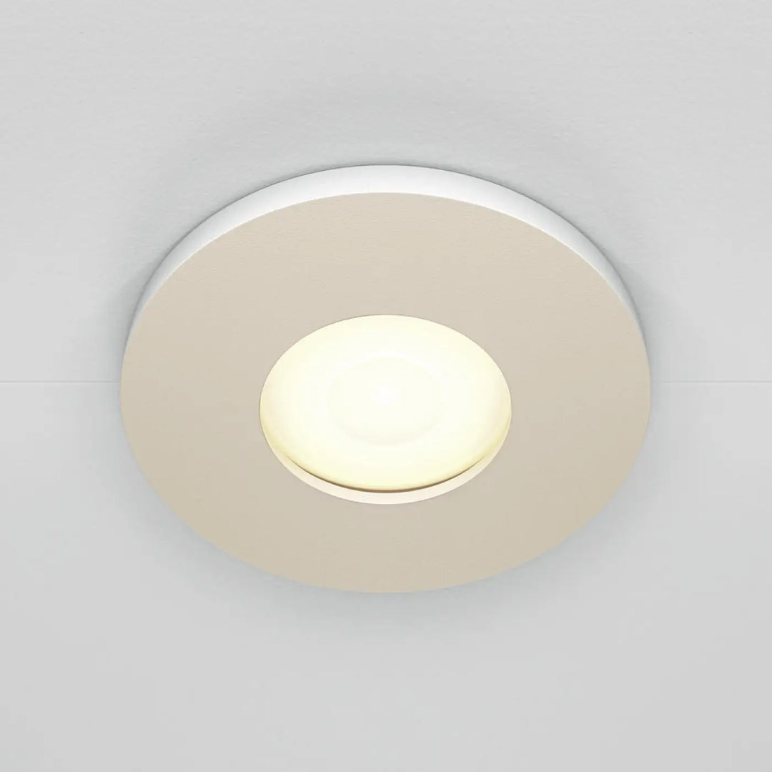 Spot stark encastré moderne avec faible profondeur en design blanc circulaire et éclairage diffus chaleureux