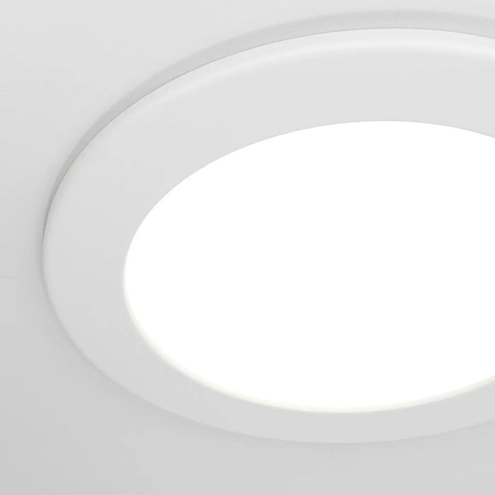Spot stockton éclairage encastré ovale blanc en acier blanc avec trois formats pour un design moderne et épuré
