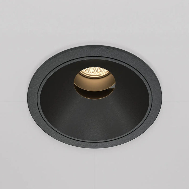 Spot led encastré noir avec led intégrée dorée au centre orientable modèle spot | wise