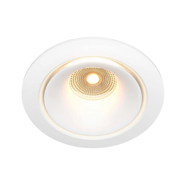 Spot yin led intégrée blanc chaud avec centre circulaire texturé doré émettant une lumière chaleureuse encastrée