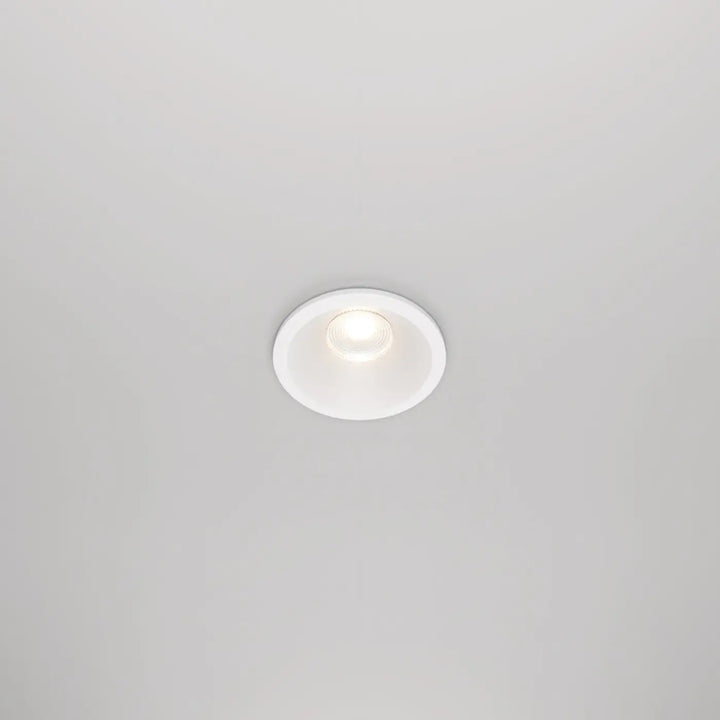 Spot led encastré blanc chaud avec indice ip65 design circulaire minimaliste et lumière douce intégré zomm led