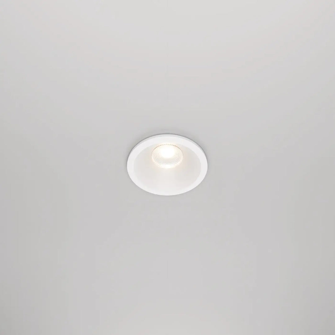 Spot led encastré blanc chaud avec design circulaire minimaliste soft glow indice ip65 pour plafond