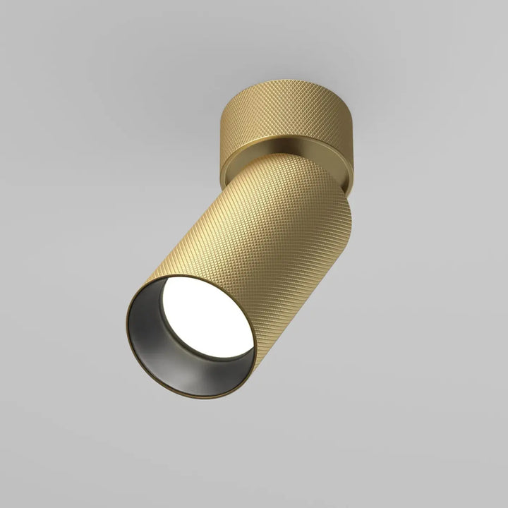 Spot orientable artisan en aluminium texturé doré avec tête orientable pour éclairage encastré élégant