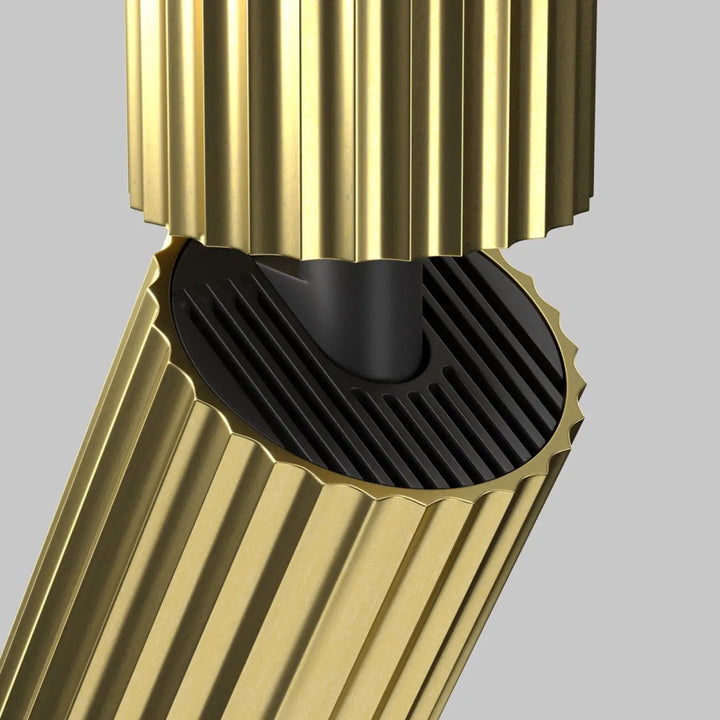 Spot orientable calipso base de lampe métallique dorée cylindre cannelé avec intérieur noir texturé