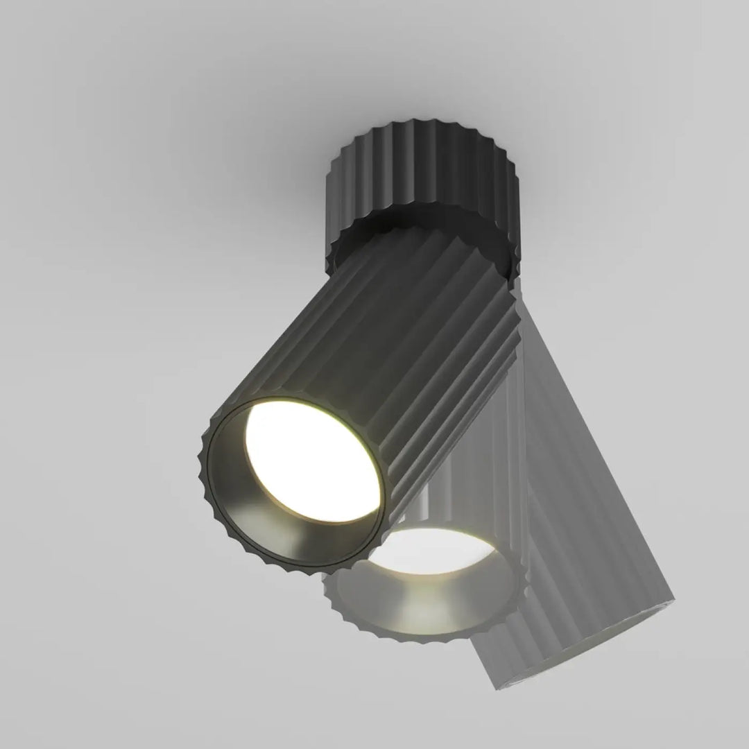 Spot orientable calipso noire en cylindre cannelé design industriel monté au plafond pour éclairage ciblé
