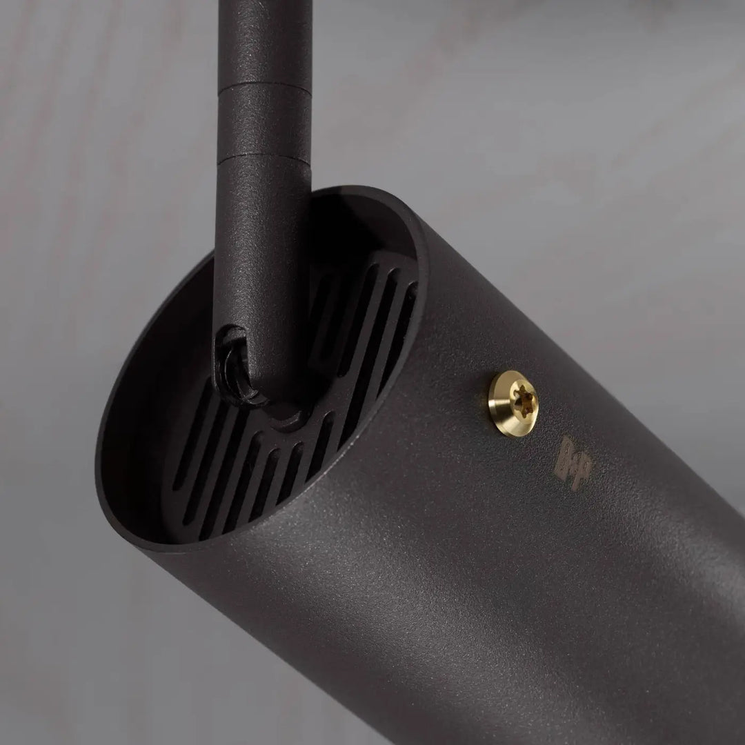 Détail du spot Exhaust Graphite finition laiton #couleur_dor