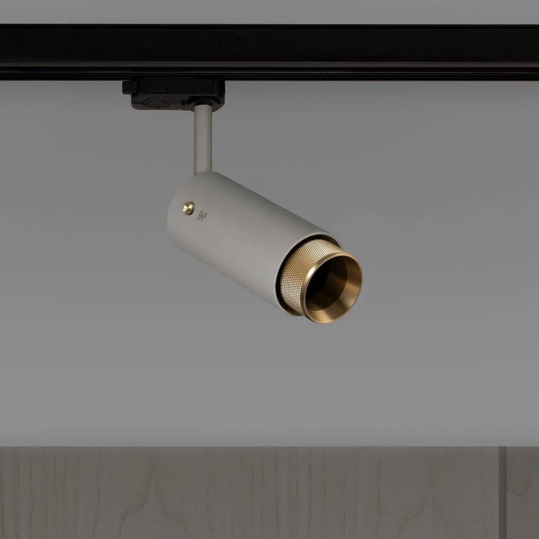 Spot sur rail Exhaust à gravure quadrillée Pierre, finition laiton, vue 2 #couleur_dor