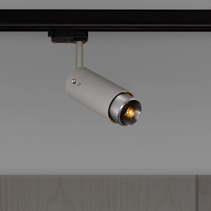 Spot sur rail Exhaust à gravure quadrillée Pierre, finition acier #couleur_argent