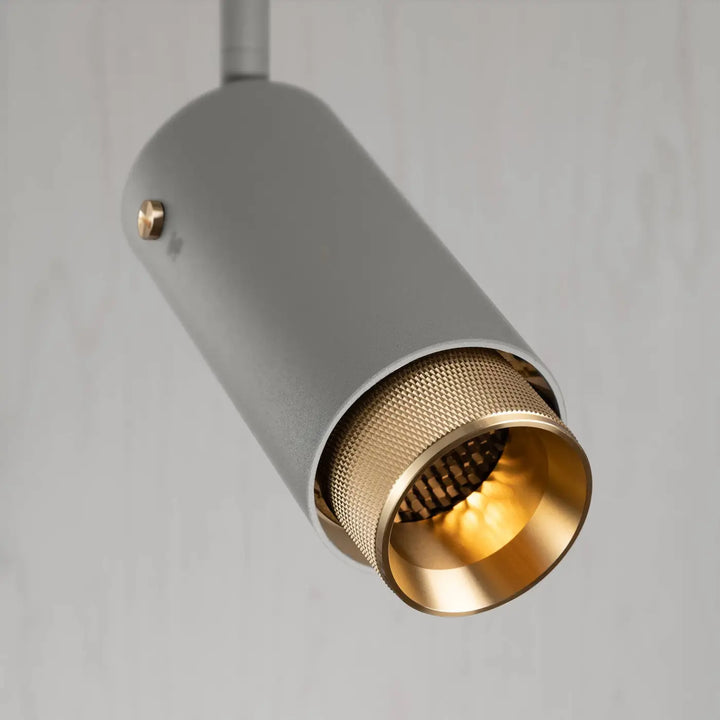 Spot sur rail Exhaust à gravure quadrillée Pierre, finition laiton, vue 3 #couleur_dor