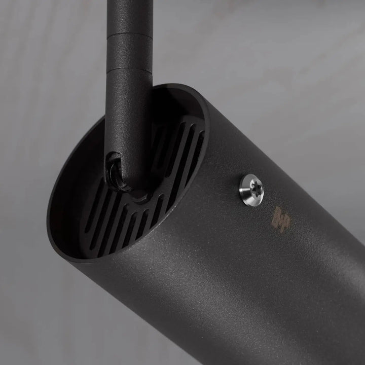 Détail d'un spot Exhaust Graphite, finition acier brûlé #couleur_multicolore