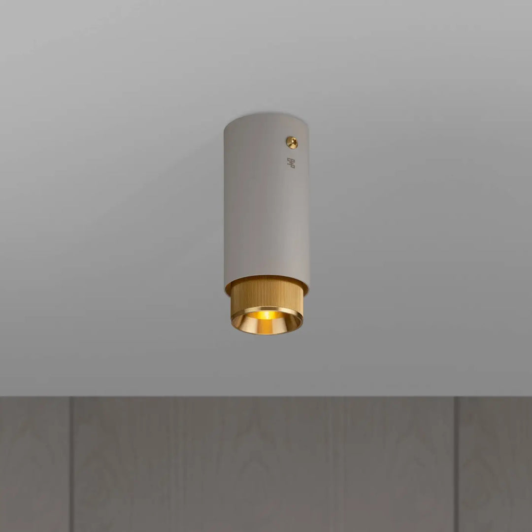 Spot en saillie Exhaust à gravure alignée Pierre, détails en laiton #couleur_dor