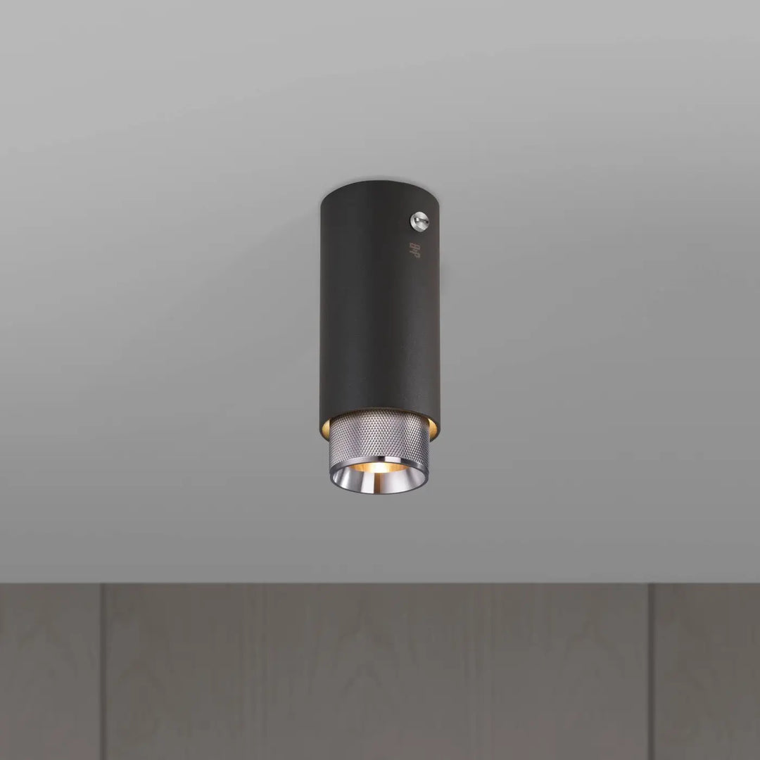Spot en saillie Exhaust à gravure quadrillée Graphite, détails en acier #couleur_argent