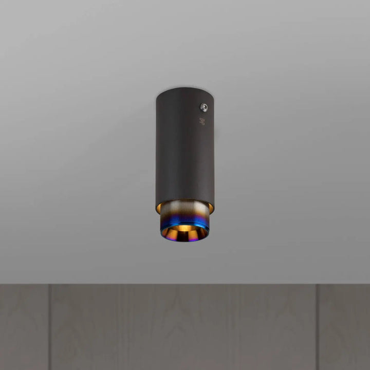 Spot en saillie Exhaust à gravure alignée Graphite, détails en acier brûlé #couleur_multicolore