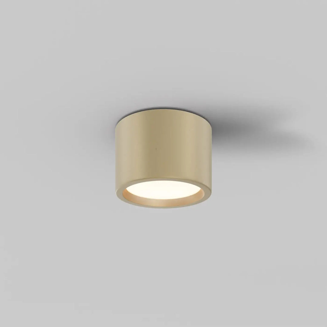 Spot hydra saillie led cylindre plafond mat or avec indice ip44 et lumière douce warm white illumination