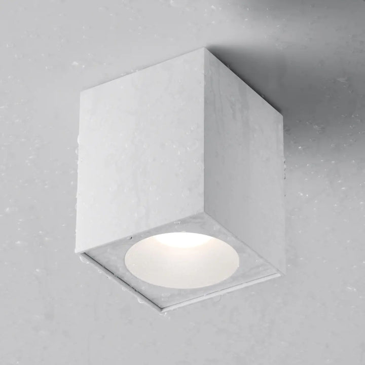 Spot zoom volume carré plafonnier blanc en béton avec diffuseur circulaire en verre dépoli