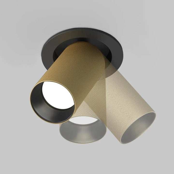 Spot semi-encastré artisan avec deux abat-jours cylindriques texturés en aluminium doré et base circulaire noire mate