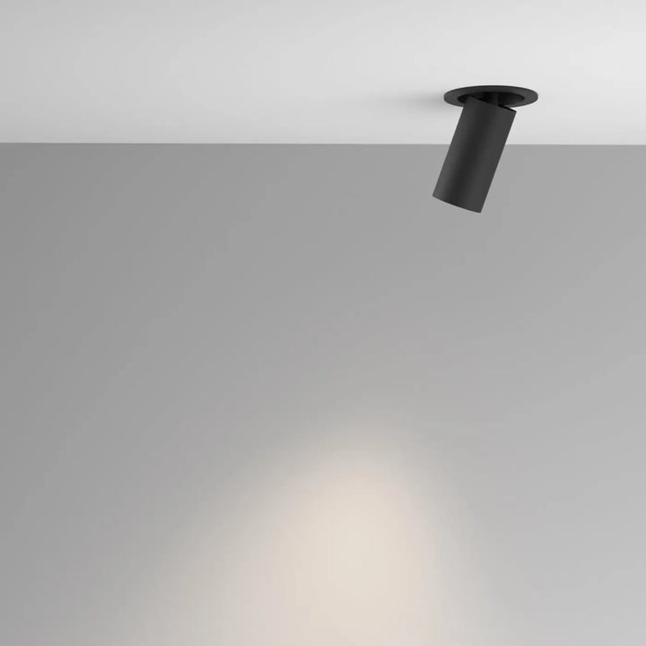 Spot semi-encastré artisan noir mat en aluminium texturé avec design cylindrique pour éclairage intérieur