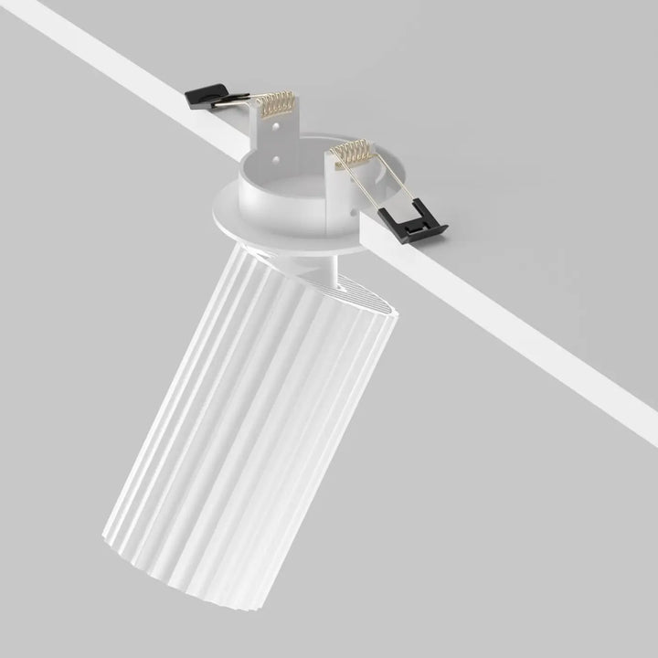 Spot semi-encastré calipso blanc cannelé avec clips noirs et contacts métalliques pour éclairage led encastré
