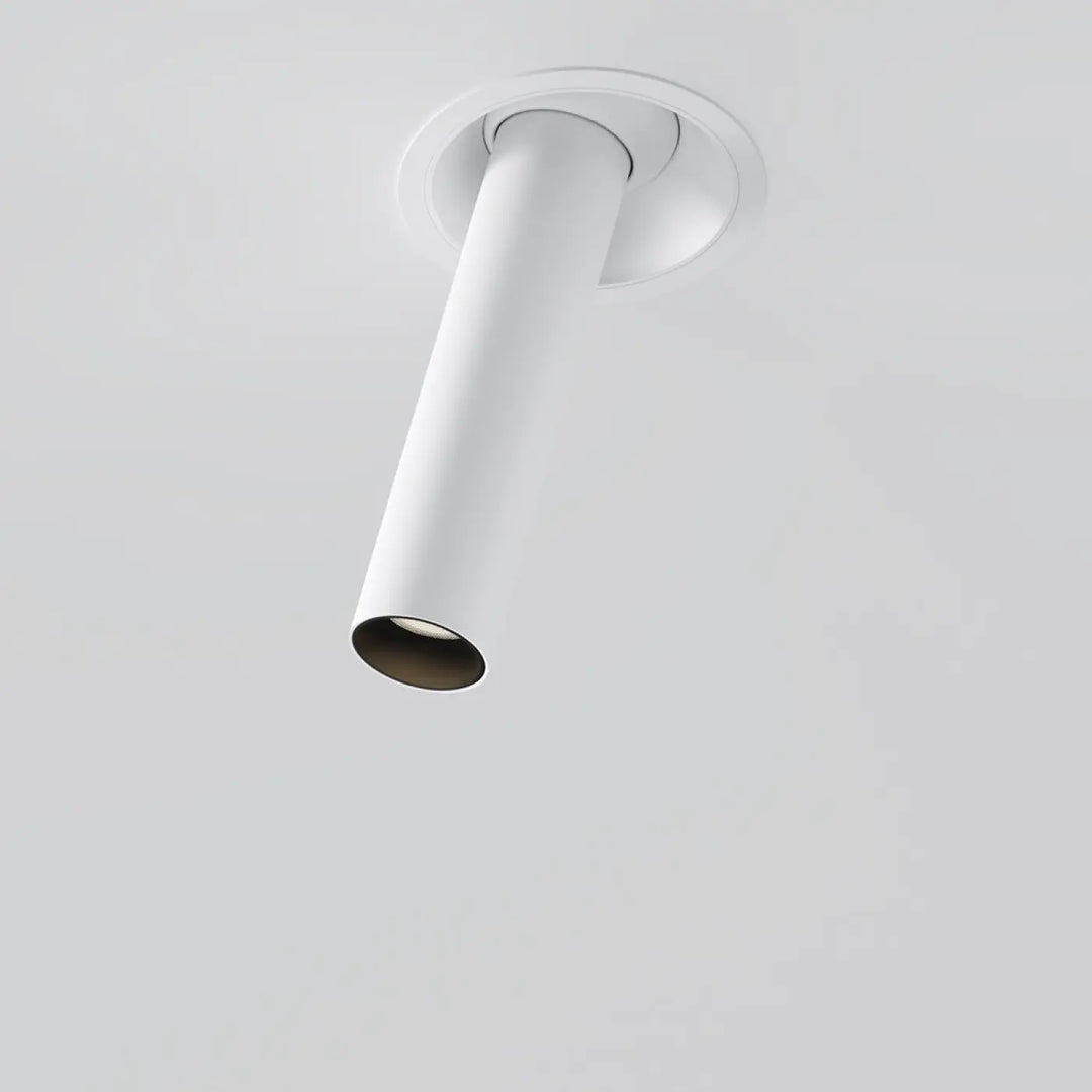 Spot focus t tube semi-encastré blanc mat avec intérieur sombre et tube fin orientable pour éclairage ciblé