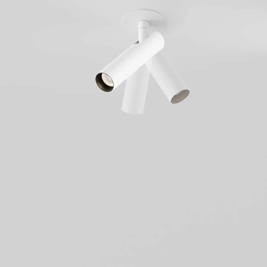 Spot semi-encastré focus blanc avec trois bras réglables tube ultra-fin et led intégrée au design minimaliste