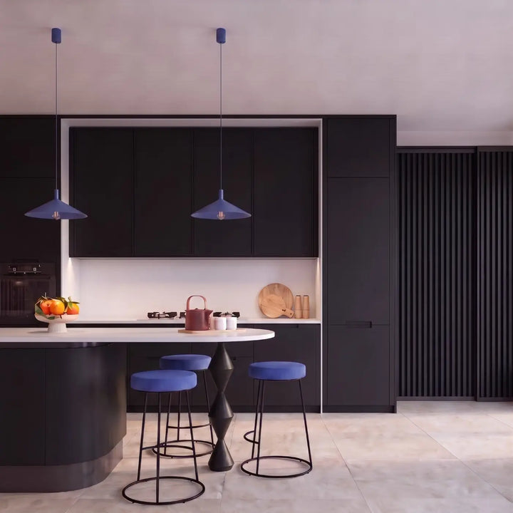 Suspension Luminaire outremer dans un intérieur contemporain