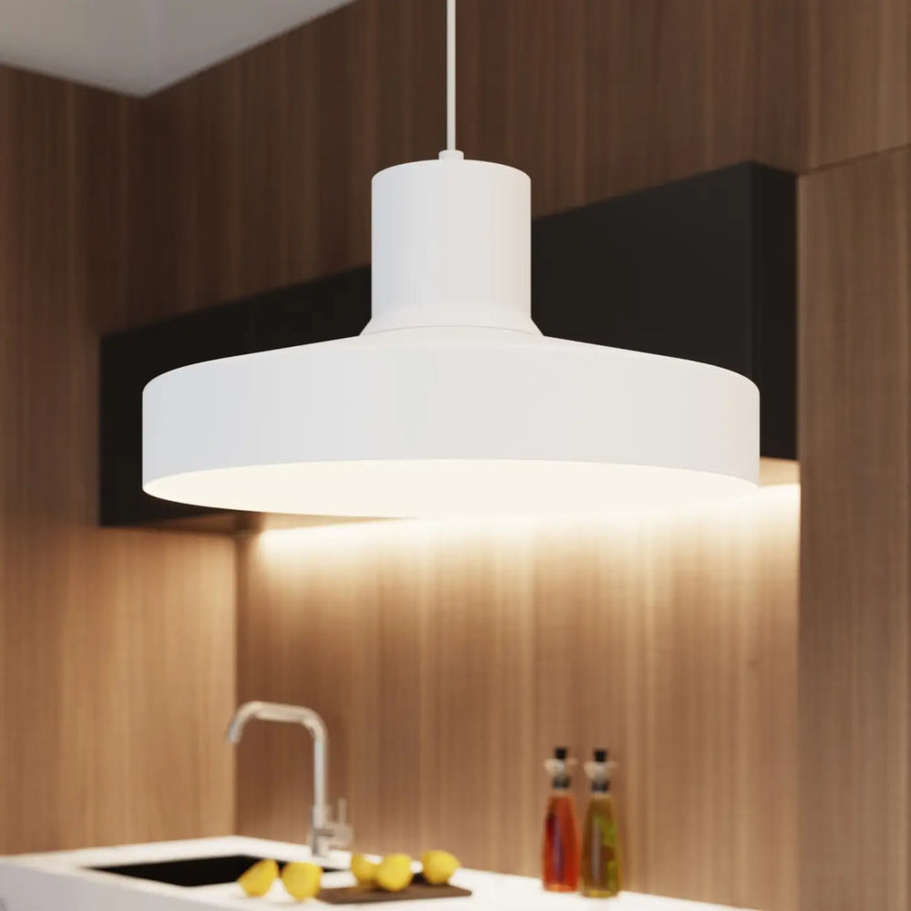 Suspension Luminaire blanc allumée, vue rapprochée