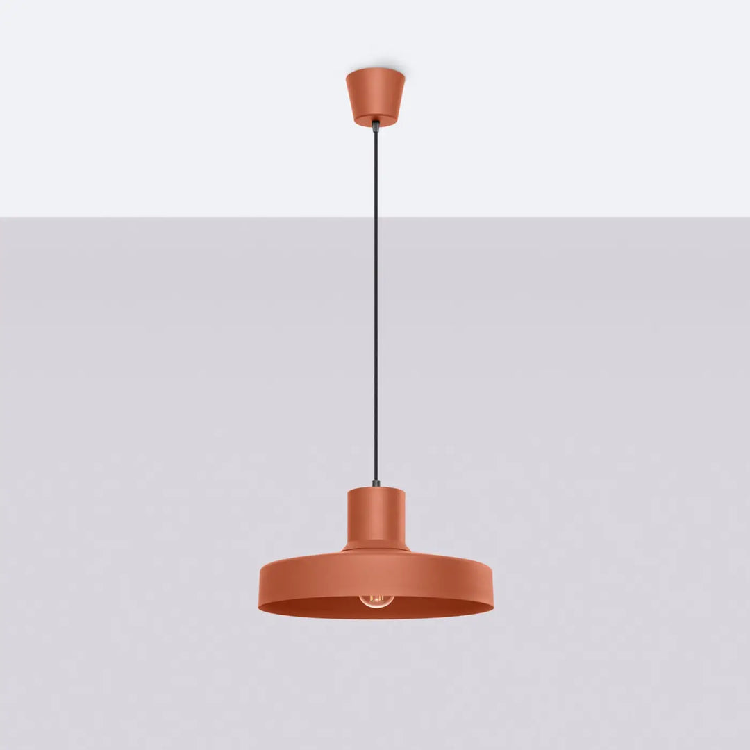 Suspension Luminaire ocre rouge éteinte, vue rapprochée