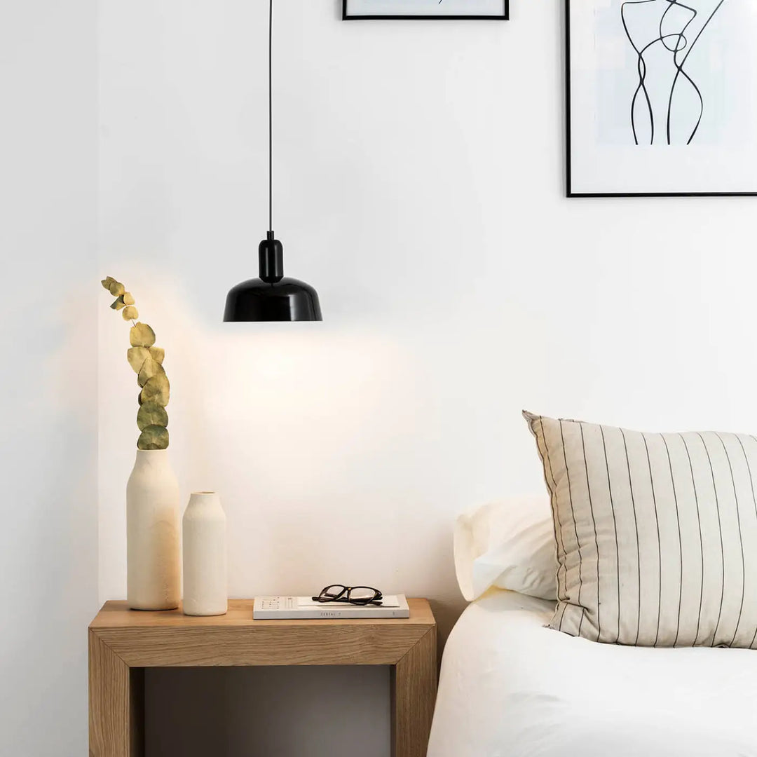 Suspension Tatawin verre noir dans un intérieur