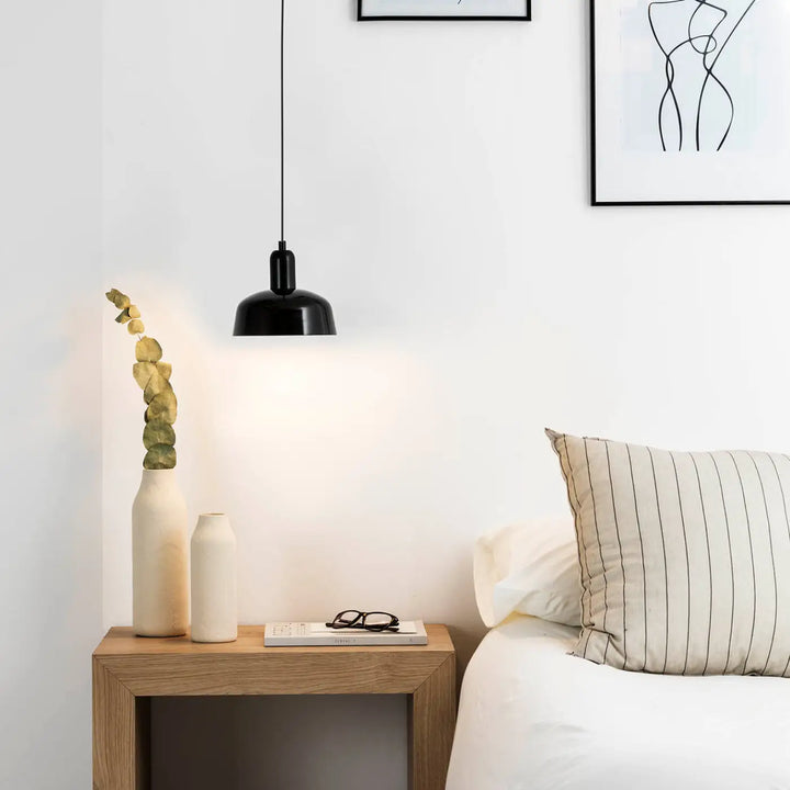 Suspension Tatawin verre noir dans un intérieur