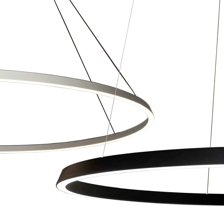 Détail du diffuseur opale de la suspension Circular noire #couleur_noir