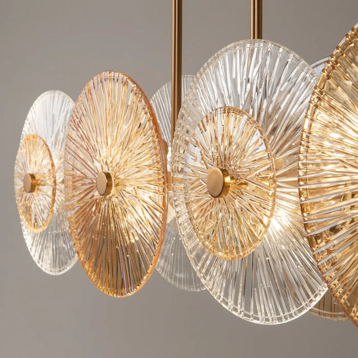 Suspension aster avec verre ambré et monture dorée en verre gravé radial suspendue par tiges en laiton fines