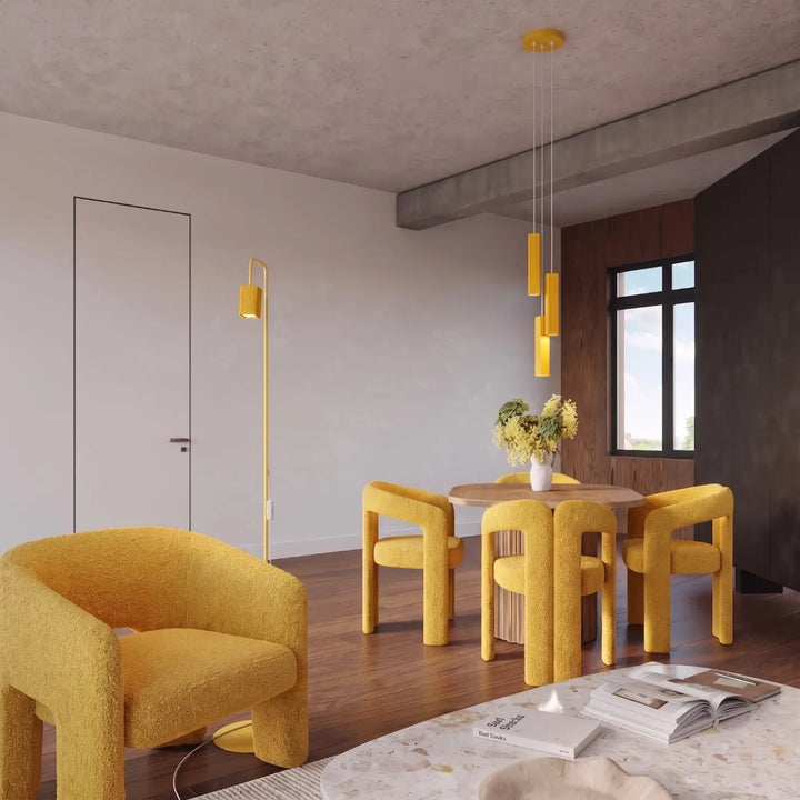 Suspension Rayo jaune en ligne à 3 tubes cannelés dans une salle à manger