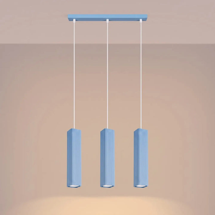 Suspension Rayo bleu azur en ligne à 3 tubes cannelés, allumée