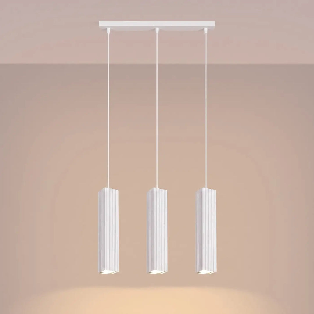 Suspension Rayo blanche en ligne à 3 tubes cannelés, allumée