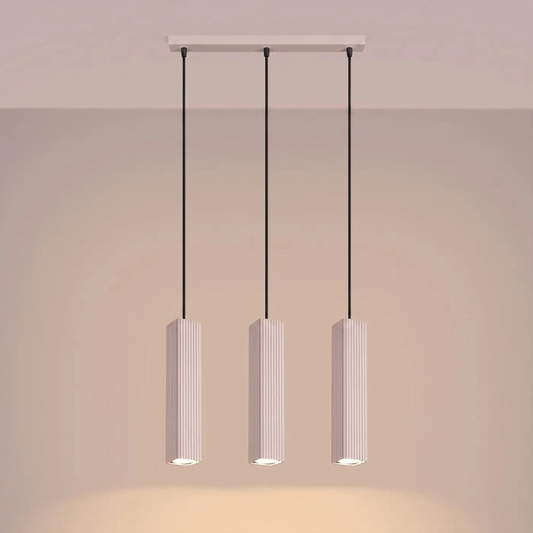 Suspension Rayo taupe en ligne à 3 tubes cannelés, allumée