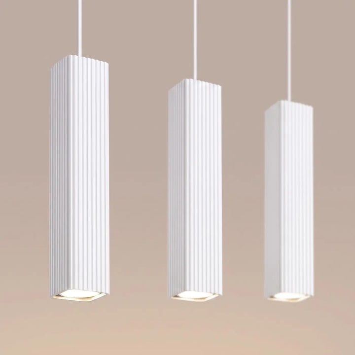 Suspension Rayo blanche en ligne à 3 tubes cannelés, détail des cannelures