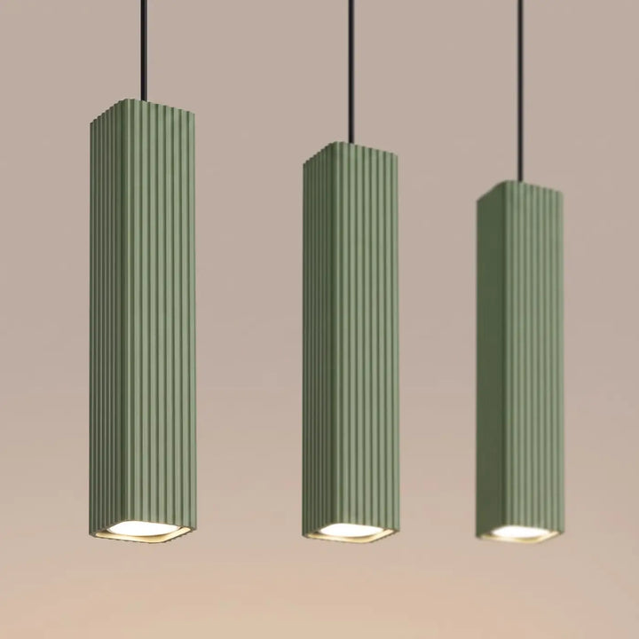 Suspension Rayo vert olive en ligne à 3 tubes cannelés, détail des cannelures